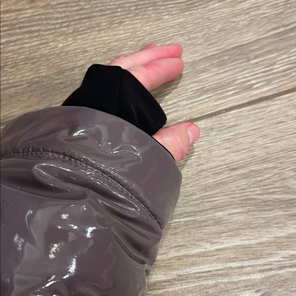 Aritzia The Super Puff Plum Lacquer Shorty.
Water repellent and wind proof. SZ S - Picture 8 of 8